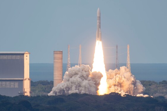 A6 decollage loin.jpg